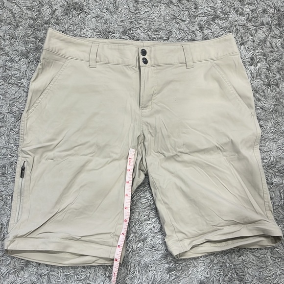 Columbia Chino Beige Shorts  Size 12 - Picture 5 of 5